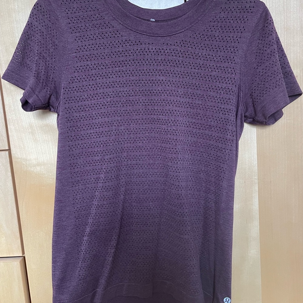 Women's Lululemon Short Sleeve Top